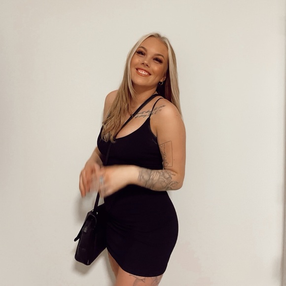 Meet your Posher, Olivia - Picture 1 of 1